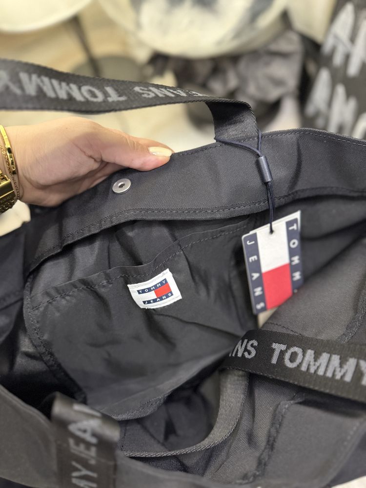 Сумка спортивна-дорожня Tommy Hilfiger
