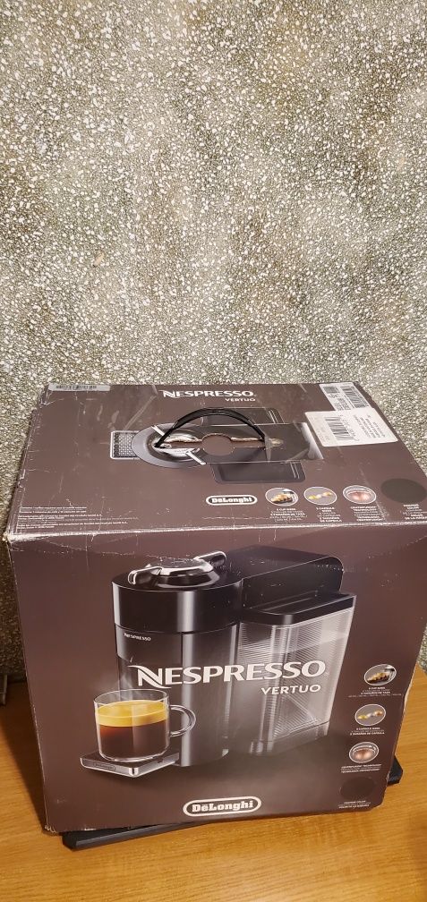 Капсульна кавоварка DeLonghi Nespresso Vertuo ENV135GY, б/в, як нова