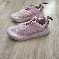 Różowe adidasy firmy Adidas