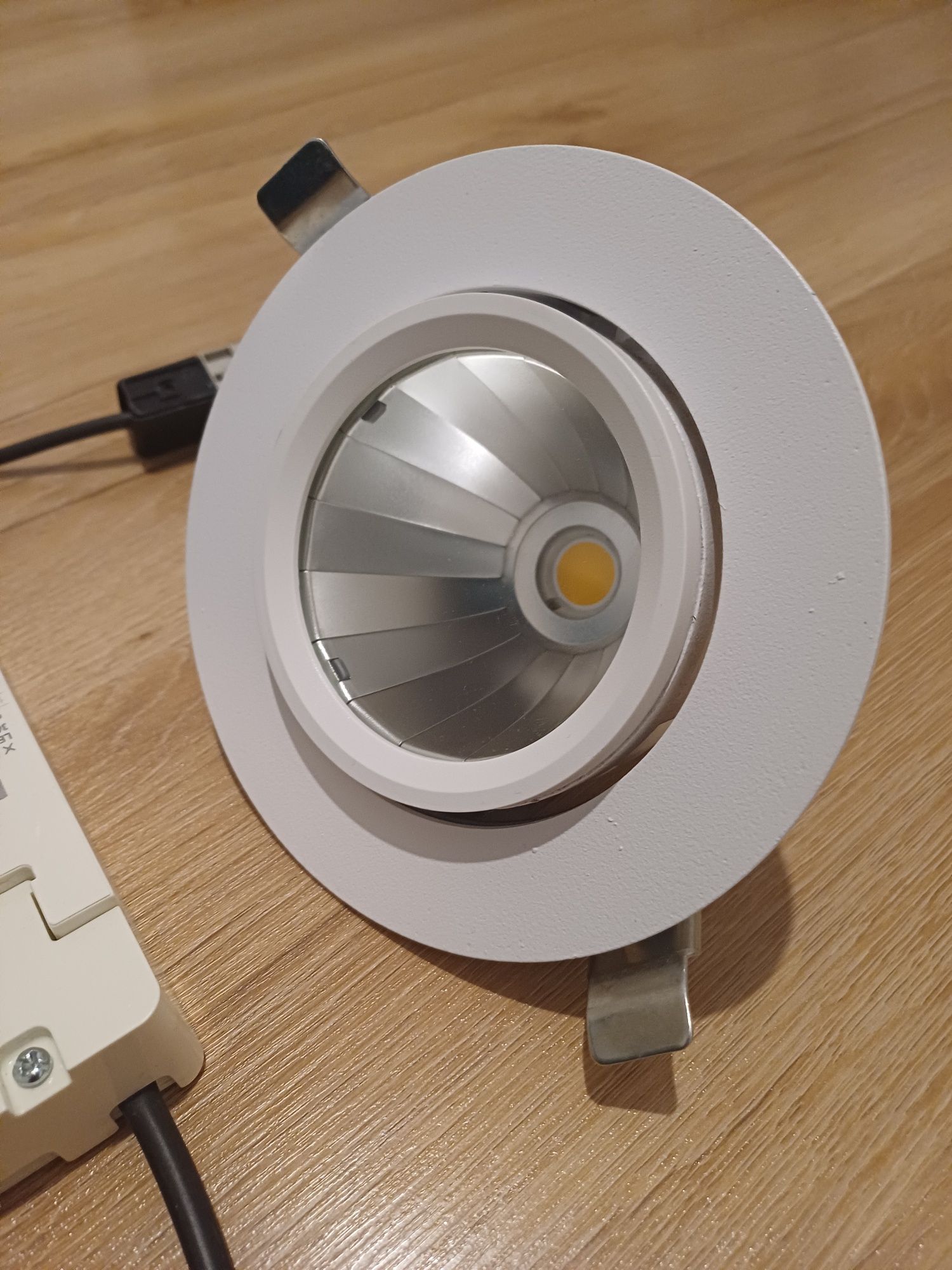 Lampa led sklepowa sufitowa 32 sztuki, zasilacz led Philips 36 w