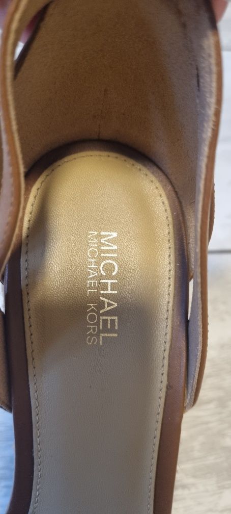 Босоножки на танкетке Michael Kors