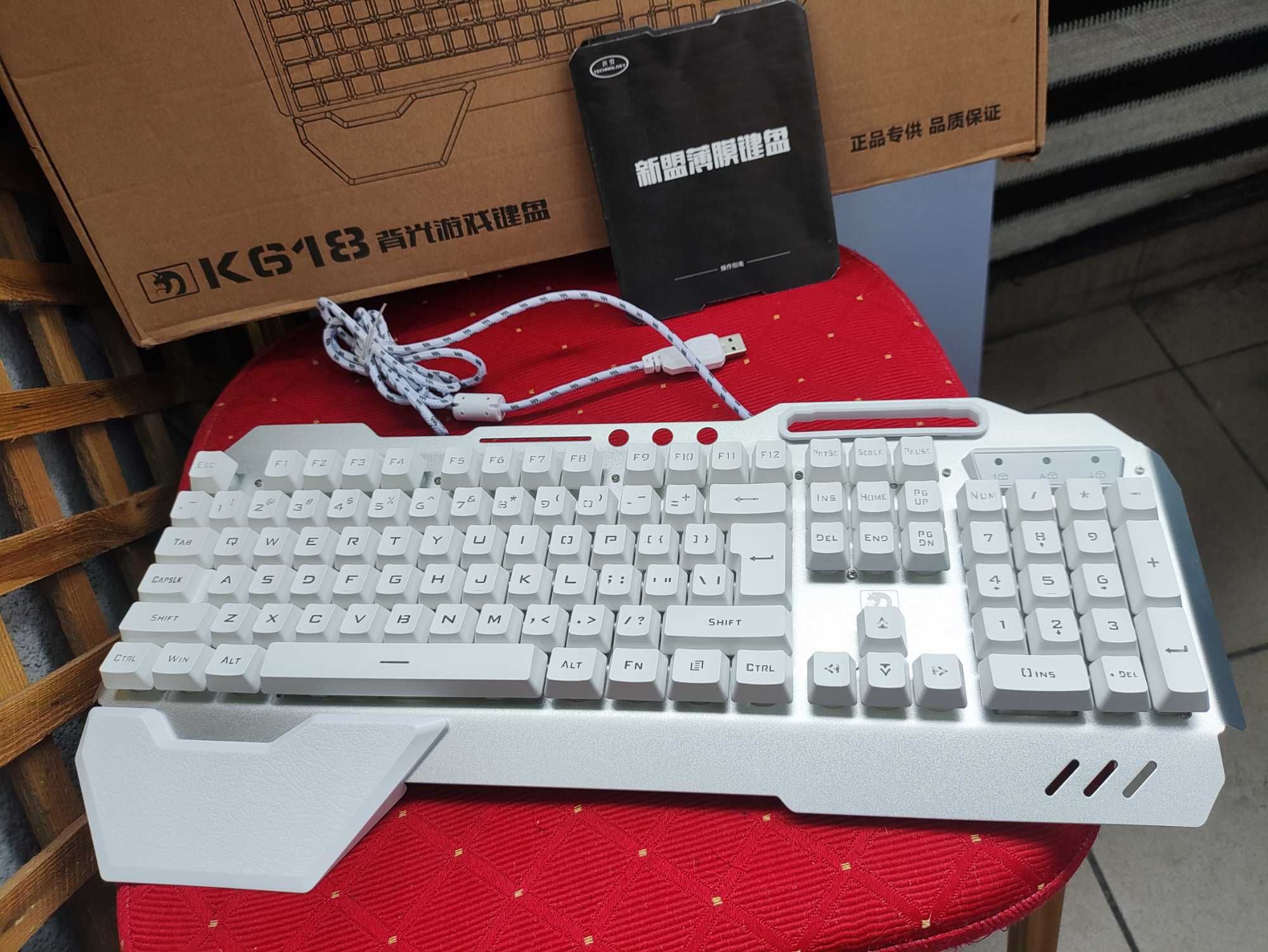 Klawiatura Gamingowa Podświetlana mechaniczna RGB USB M618 dla Graczy