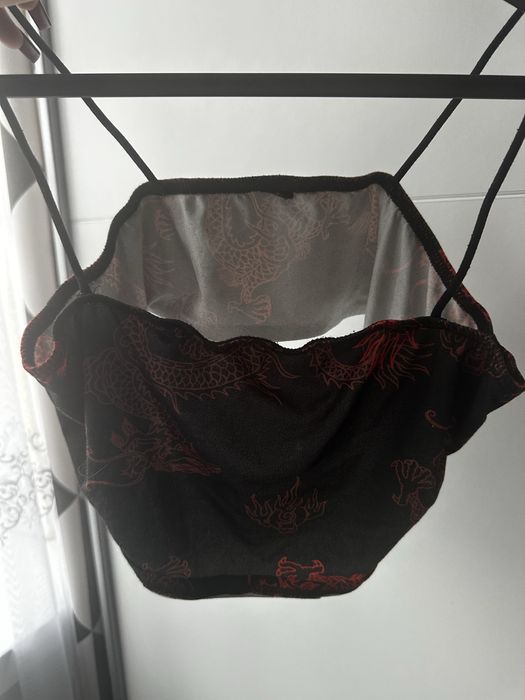 Crop Top czarny z czerwonym smokiem