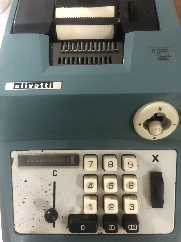 Maquina calculadora antiga