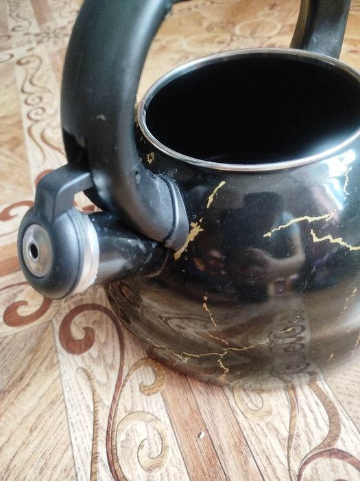 Czajnik z gwizdkiem czarny