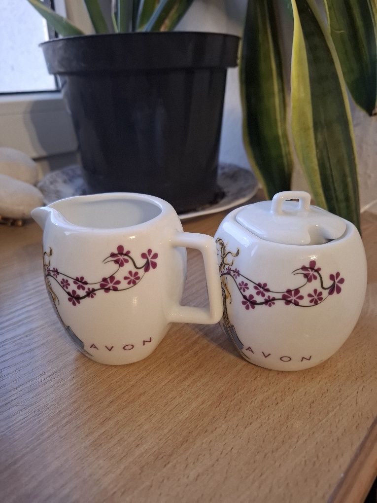 Zestaw z porcelany.Mlecznik plus cukierniczka Avon