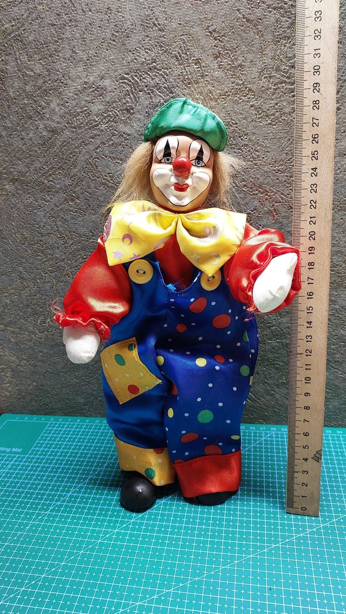 Продам куклы клоуны для коллекции.