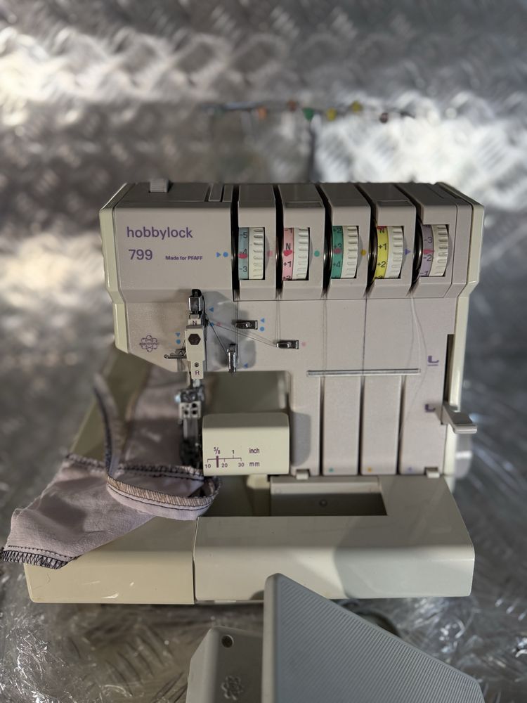 Hobbylock 799 pfaff niemiecmi overlock idealny stan, 5 nitkowy