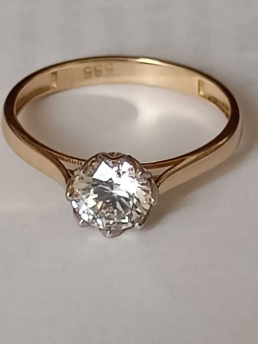 Złoty pierścionek 585 z brylantem 1,02 ct  (certyfikat)