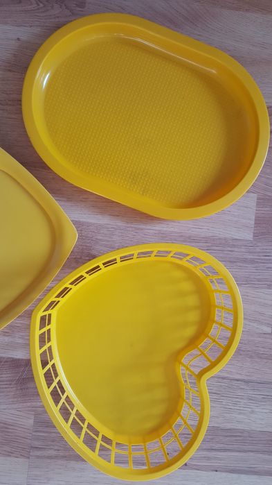Żółte plastikowe tacki - 3 sztuki