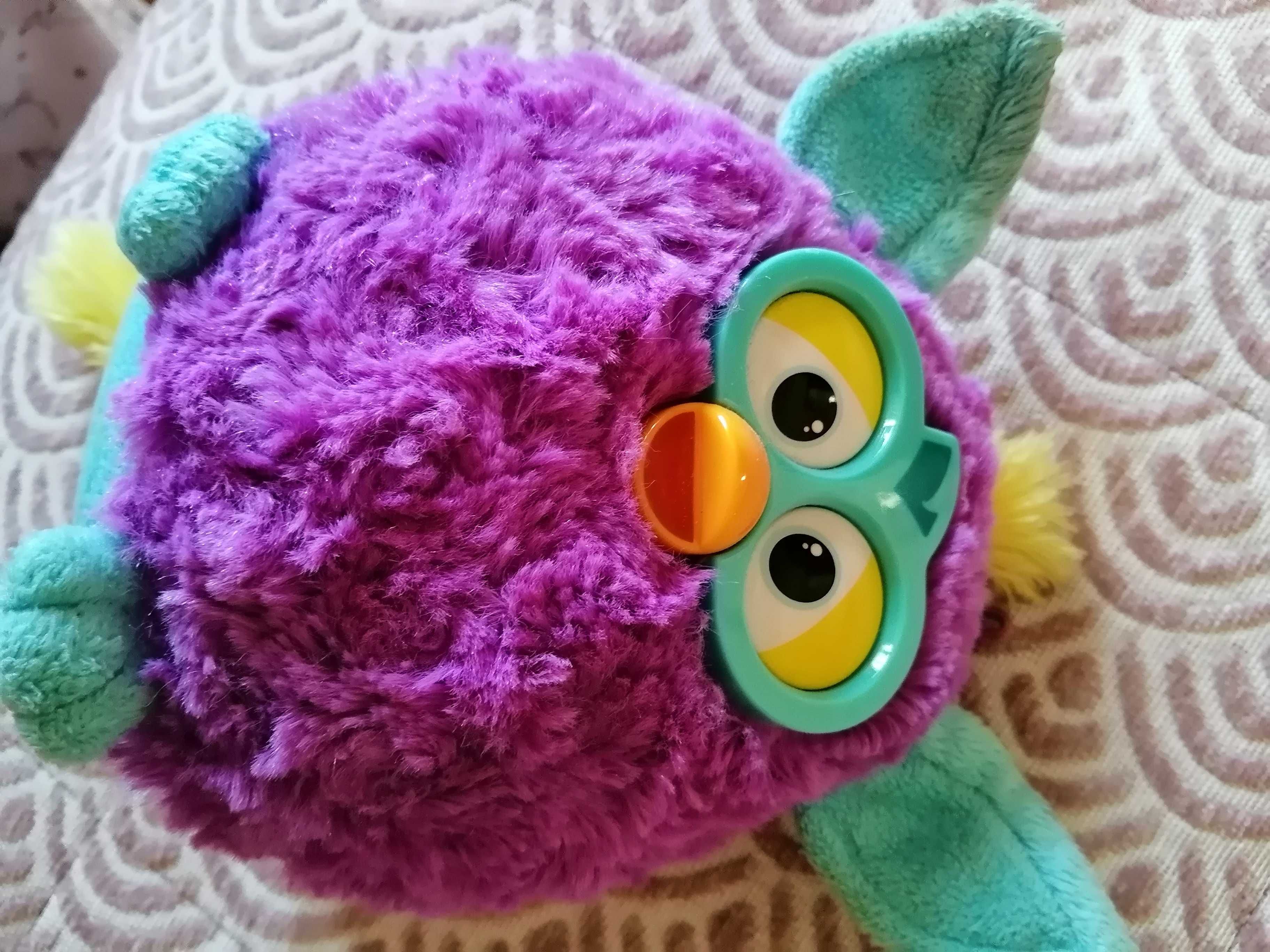 Boneco Furby roxo