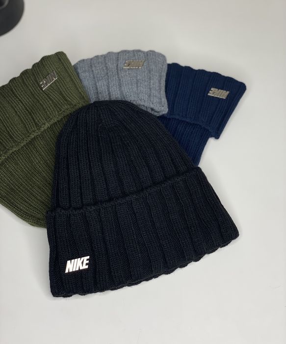 Мужская зимняя шапка Nike черная НА ФЛИСЕ плотная теплая с отворотом