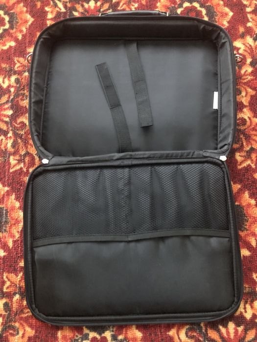Сумка для ноутбука 15–17” — містка, в чудовому стані