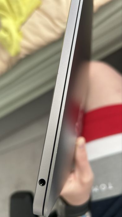 Macbook Pro 2019 rok