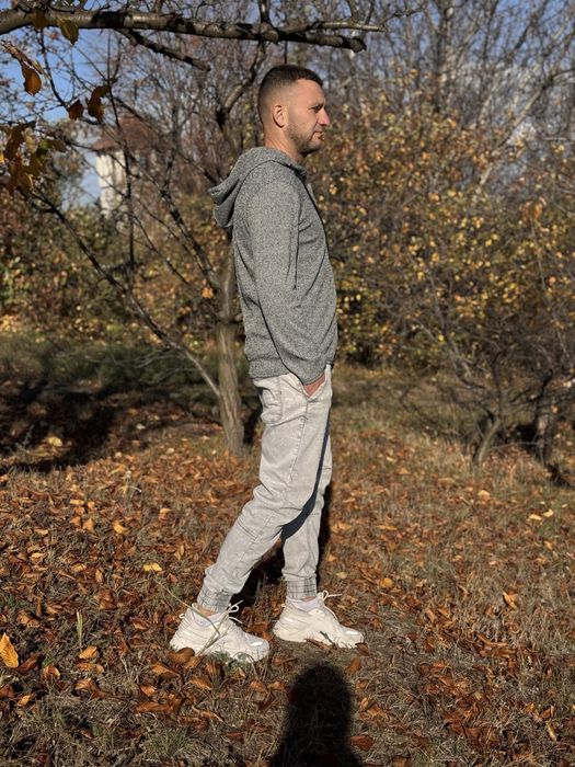 Чоловіча легка кофта з капюшоном сірого кольору розмір M