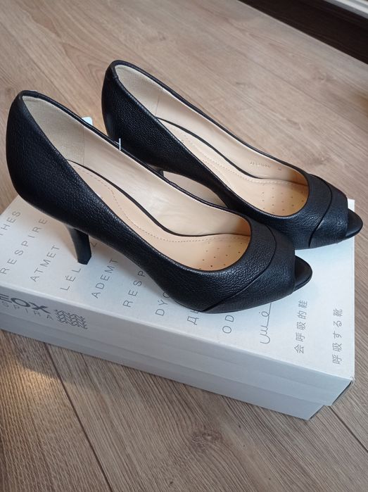 Нові шкіряні туфлі Geox устілка 22,5 см