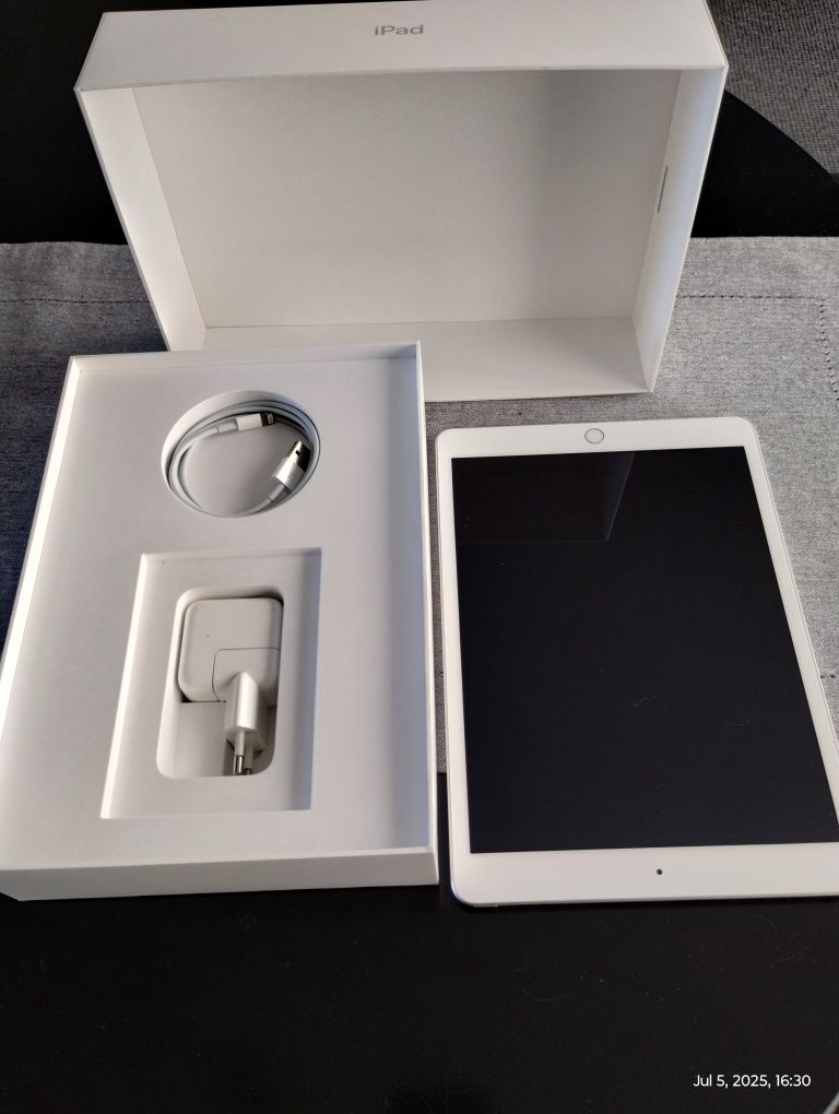 iPad 7 Generacji + Akcesoria
