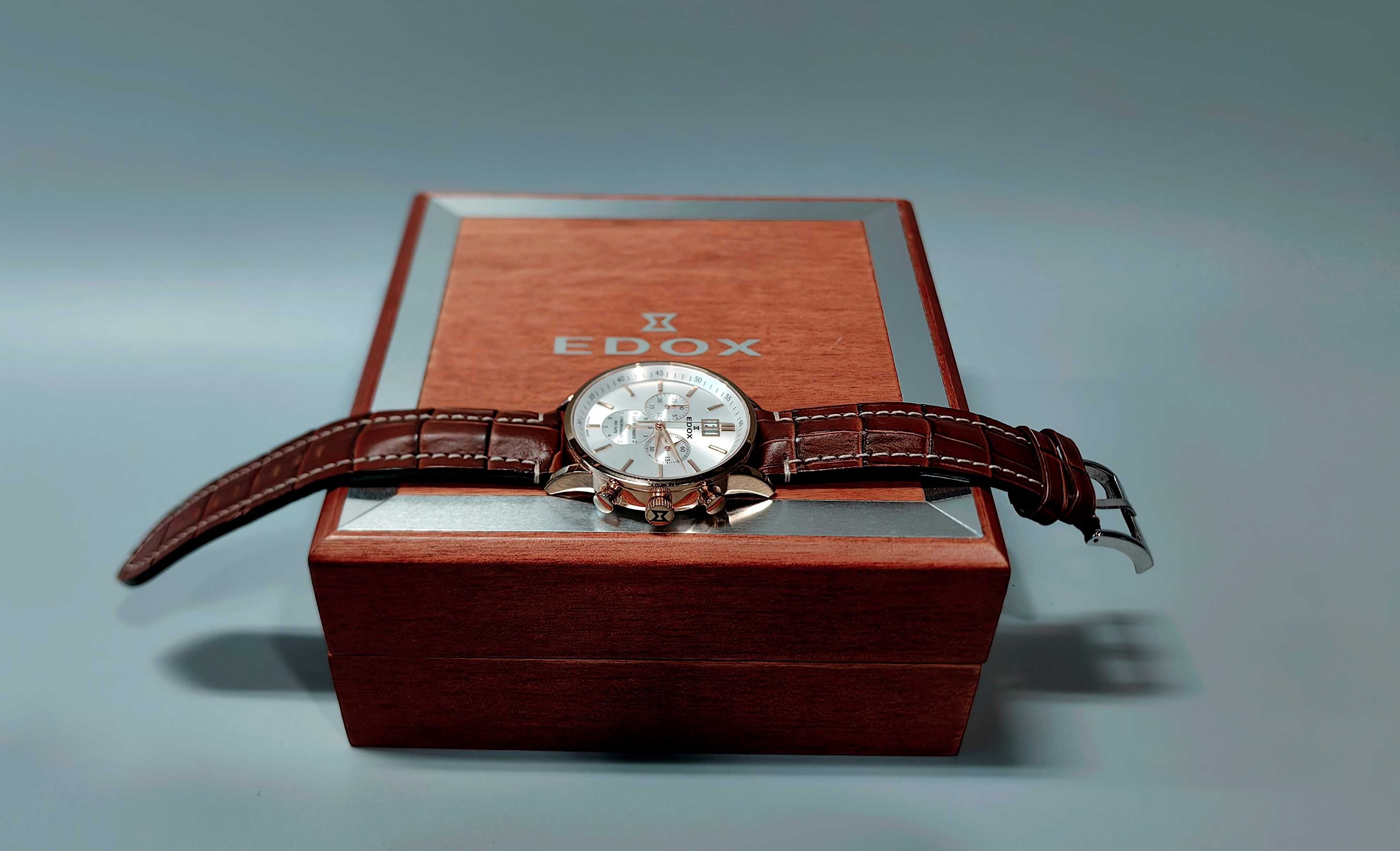 Zegarek EDOX Les Vauberts Big Date Rose Gold PVD Chronograph Pudełko