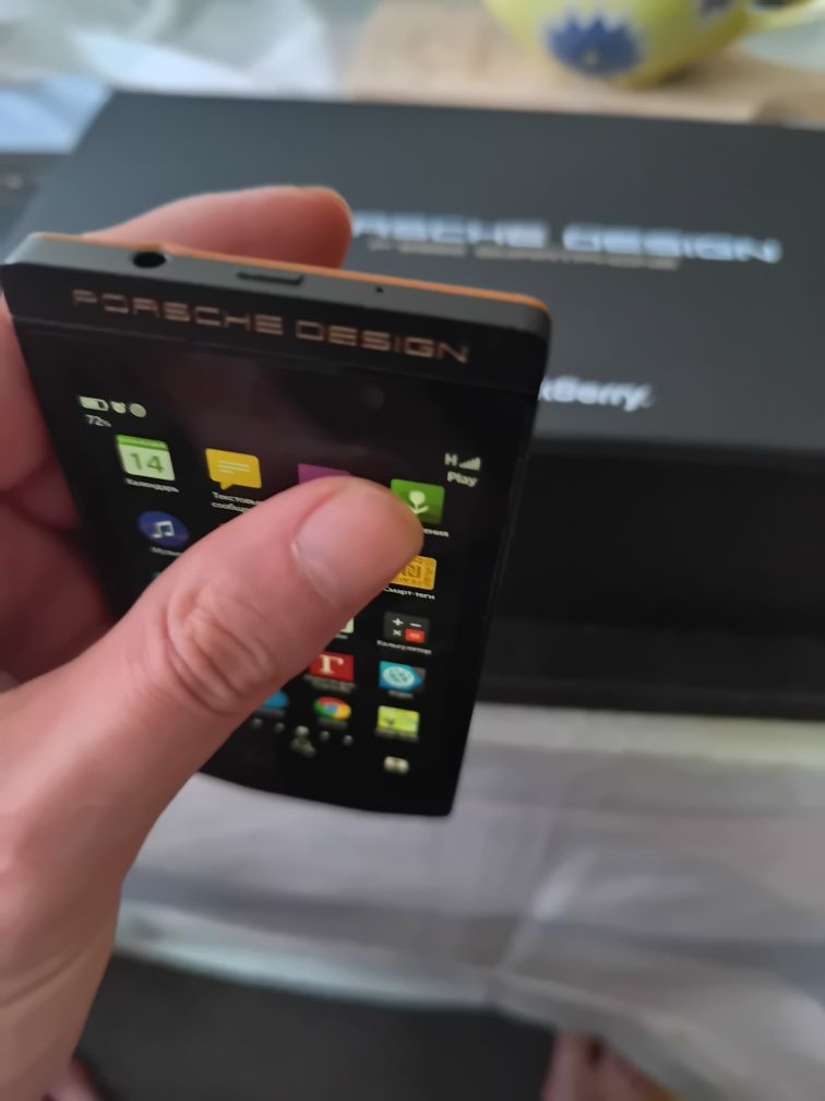 Sprzedam telefon Porsche Design P'9982 BlackBerry
