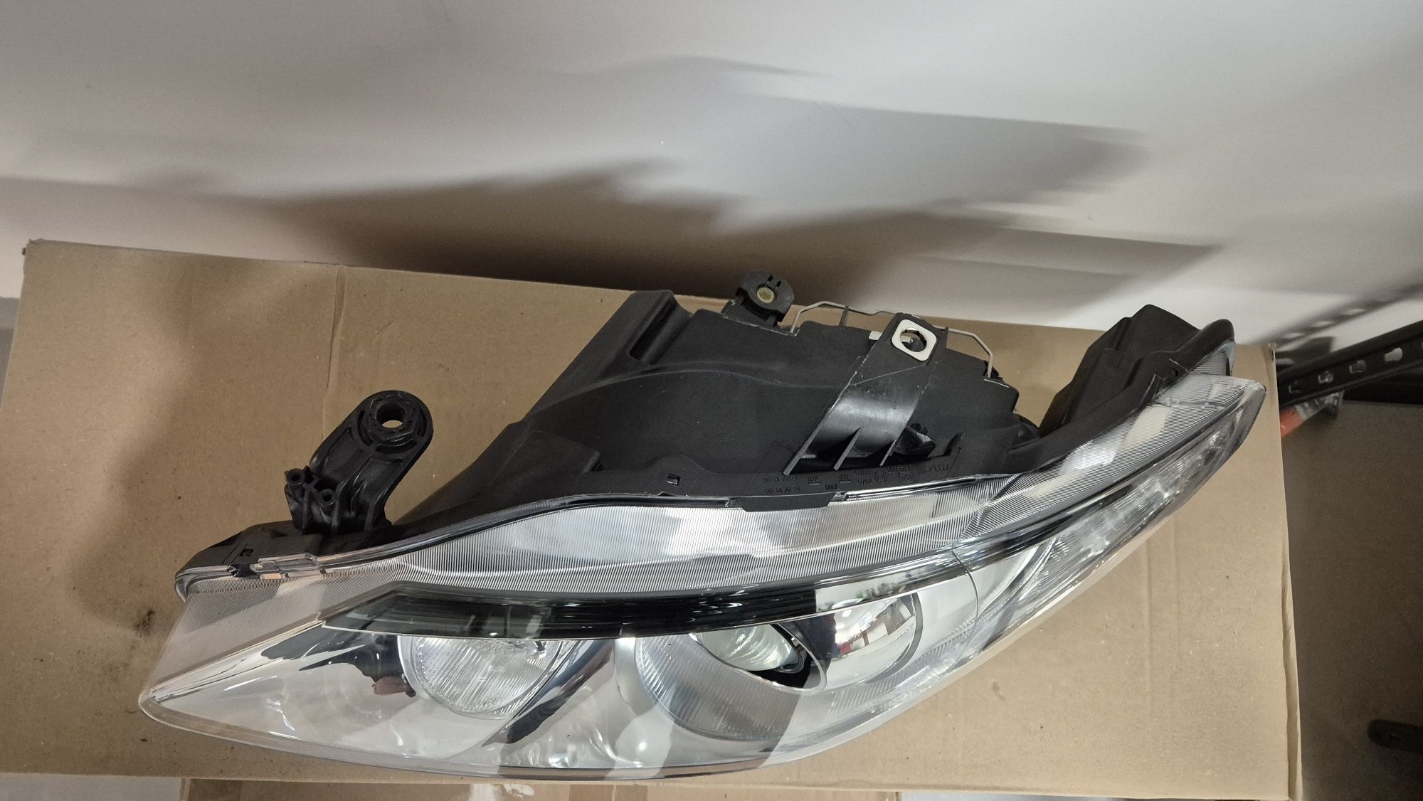 Lampa przednia lewa SEAT IBIZA xenon