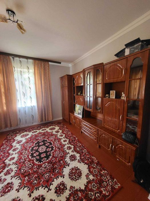 Продаж гарного будинку з земельною ділянкою в центрі Яремче!