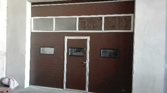 Brama garażowa z drzwiami serwisowymi, przejściowymi, Producent Termin