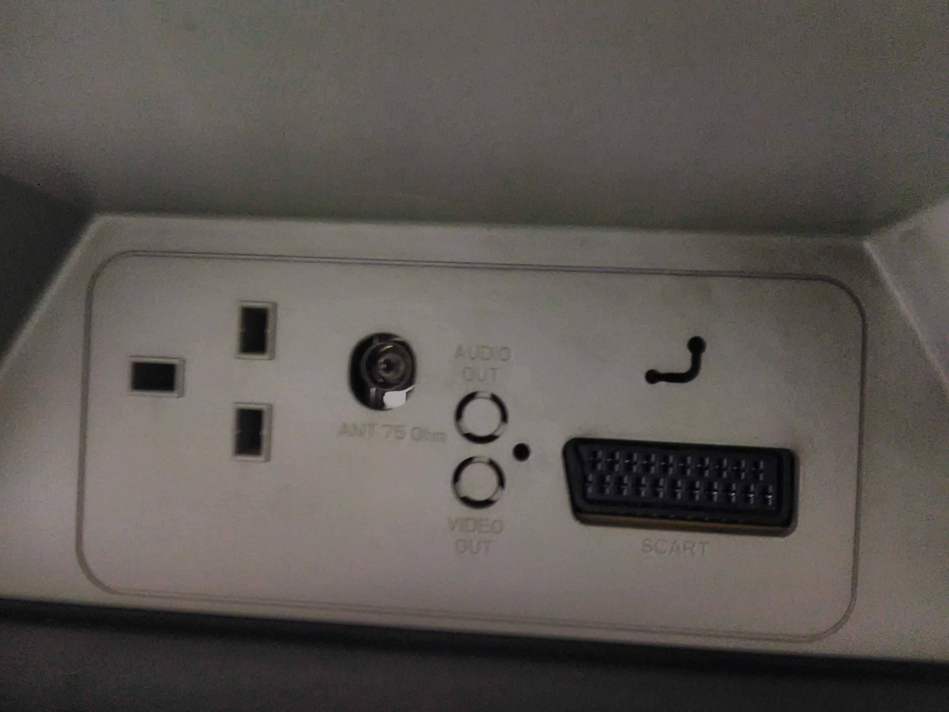 Baixa de preço - TV Sanitron com telecomando