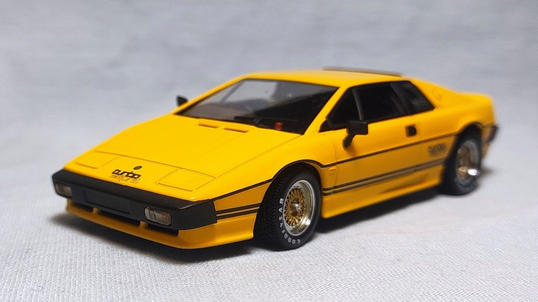 Модель 1/43 Lotus Esprit Turbo (AUTOart)