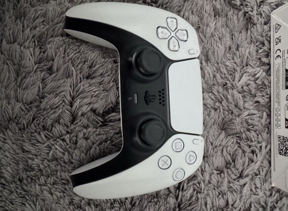 DualSense White Ps5 2 шт по хорошей цене плюс Подарок