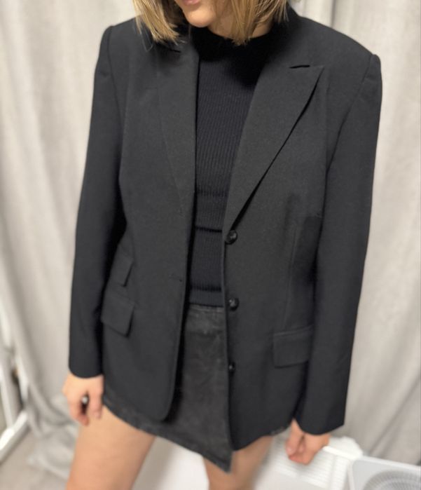 Чорний піджак жіночий