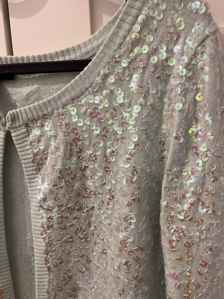 H&M seledynowy błyszczący sweterek obszyty cekinami r. S