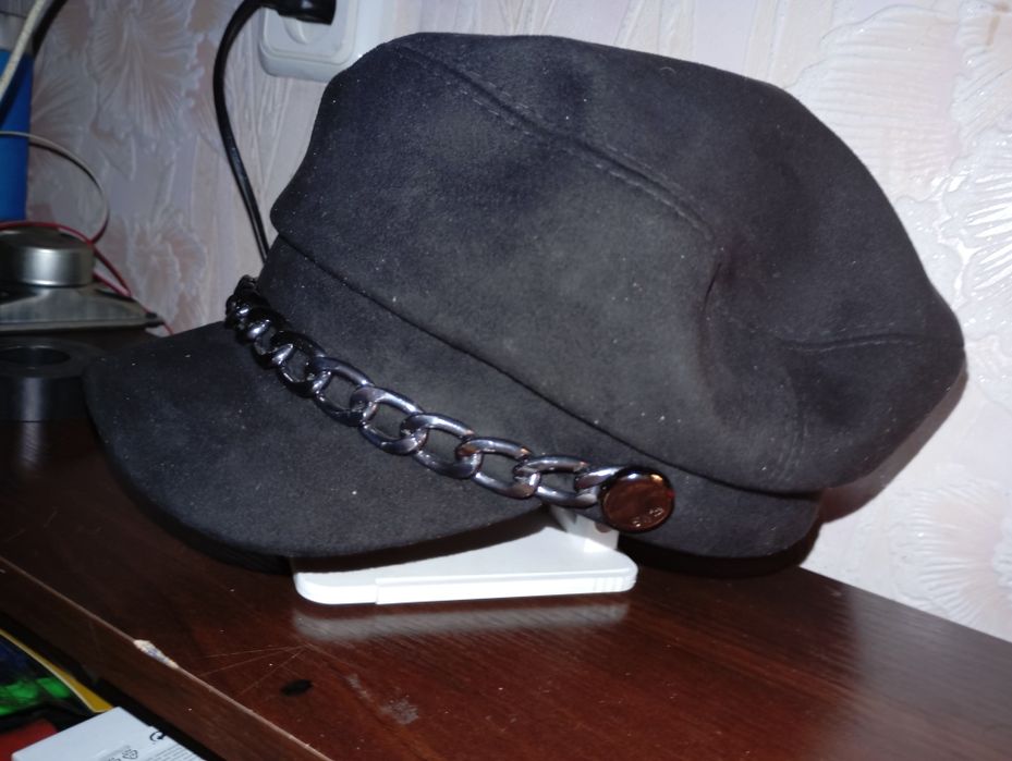 Продам жіночю кепку.