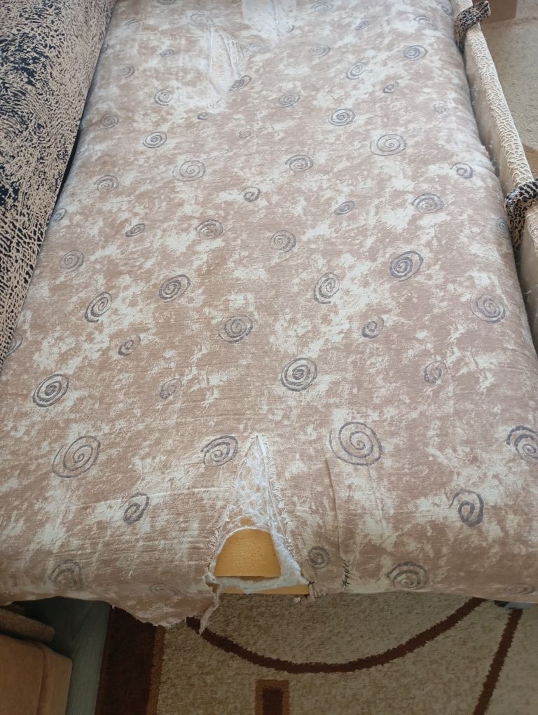 Продам диван б/в