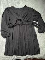 Czarna sukienka z paseczkiem