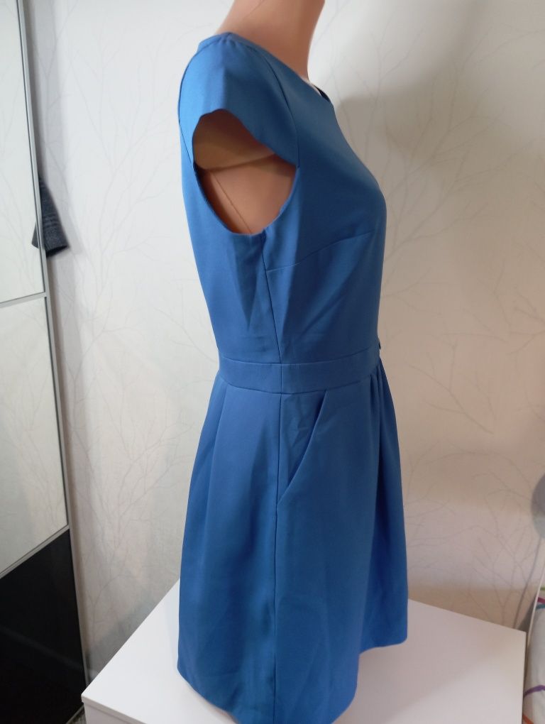 Niebieska elegancka sukienka