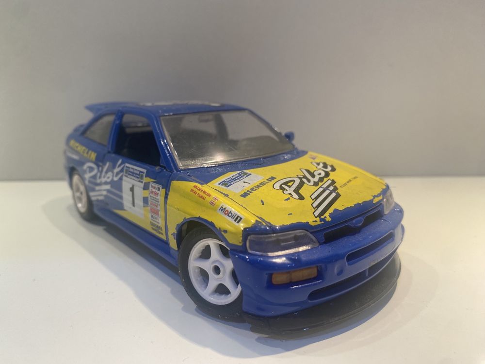 Carros miniaturas 1/24