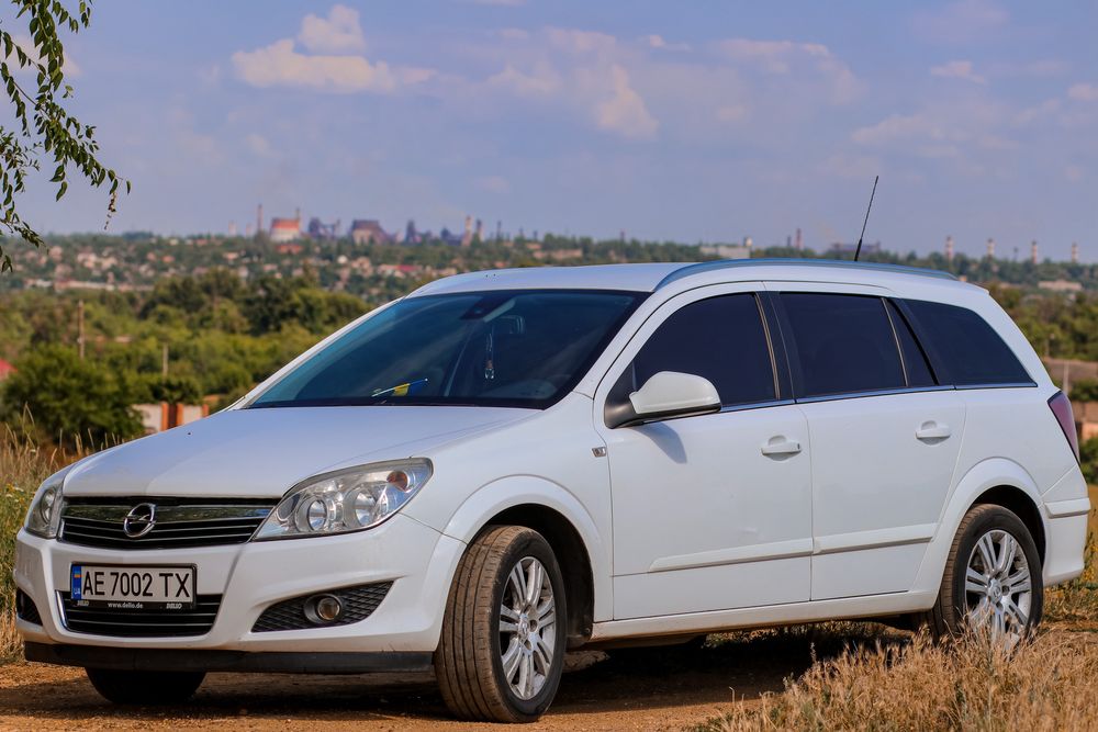 OPEL ASTRA H 2010г 1.7 CDTI комплектация COSMO