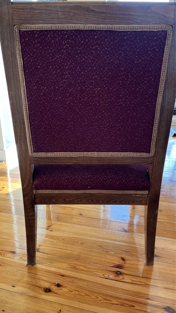Fotel zabytkowy z podłokietnikami tapicerowany