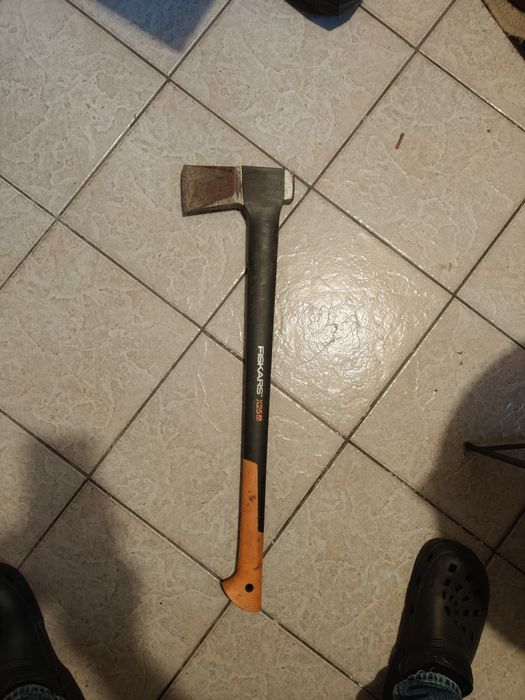 Siekiera Fiskars x25