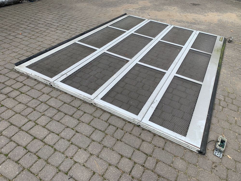 Brama 3.26x2.35 segmentowa Hormann elektryczna ażurowa