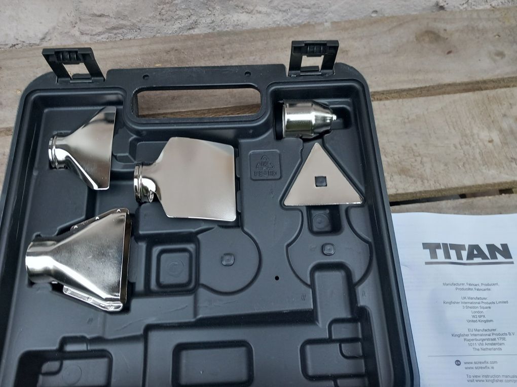 Opalarka elektryczna TITAN TTB773HTG 2000W