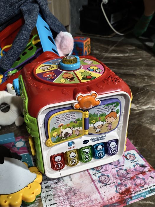 Бізі куб пластиковий на батарейках