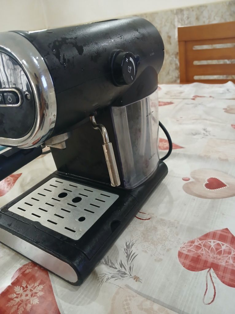 Maquina de cafe a funcionar bem
