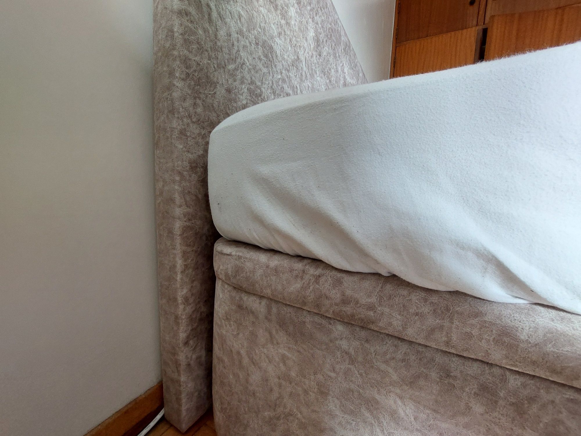 Cama-sommier com Arrumação + Cabeceira
