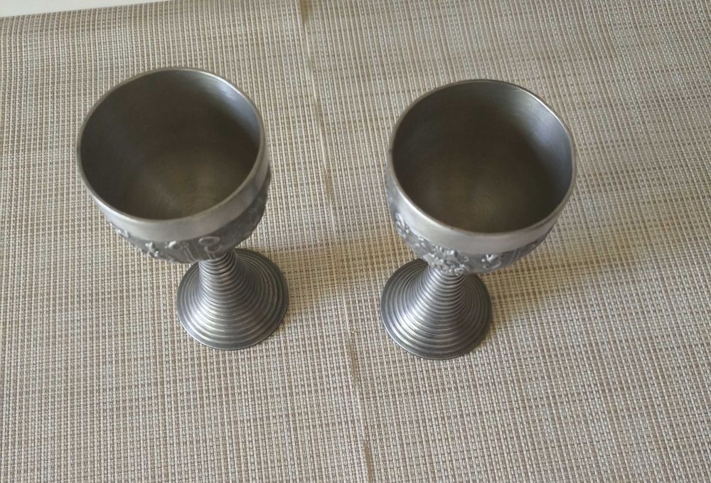 Starocie- kielichy, zabytki, antyki.