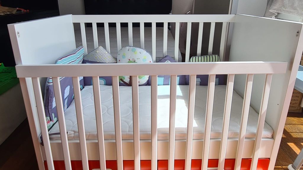 Berço / cama com gavetas