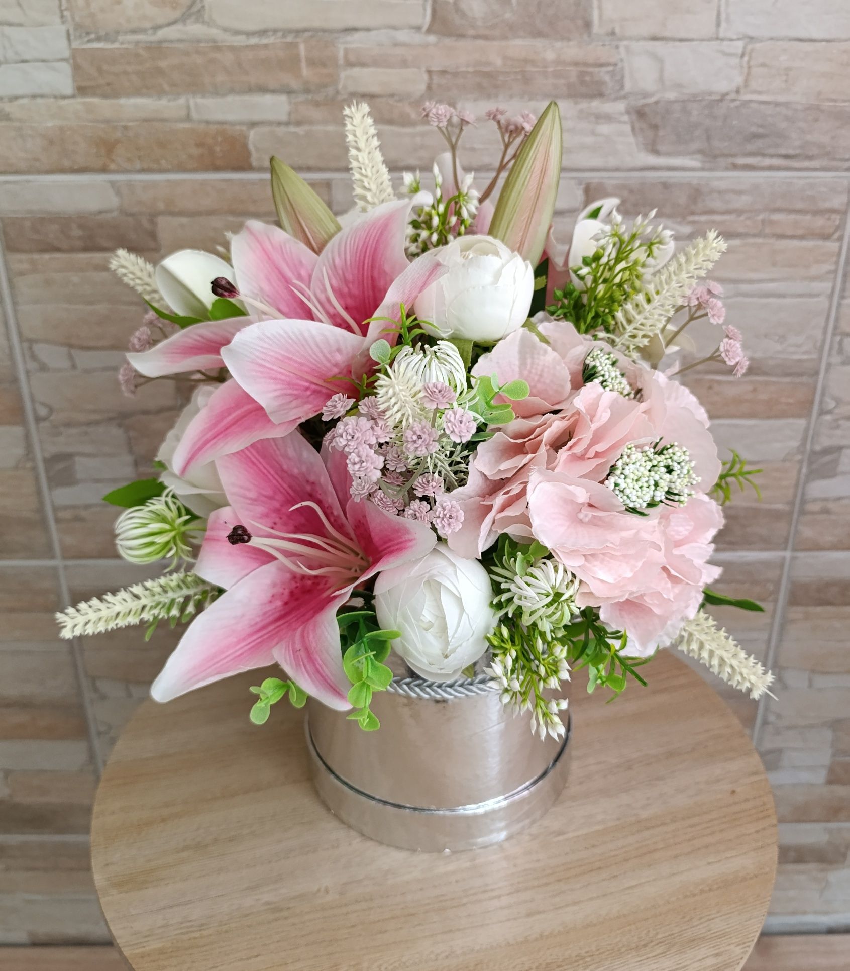 Srebrny flowerbox dekoracyjny. Elegancki prezent. Stroik do domu