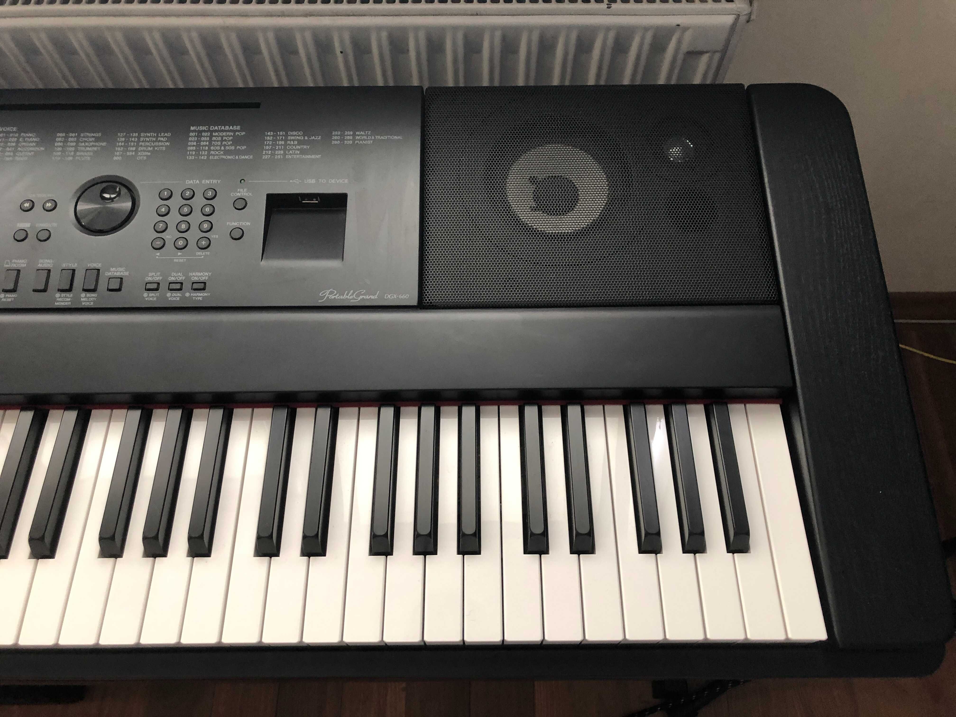 Pianino z ważoną klawiaturą Yamaha DGX-660