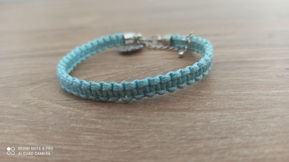 Bransoletki plecione ze sznurka biżuteryjnego z zawieszką. Handmade.