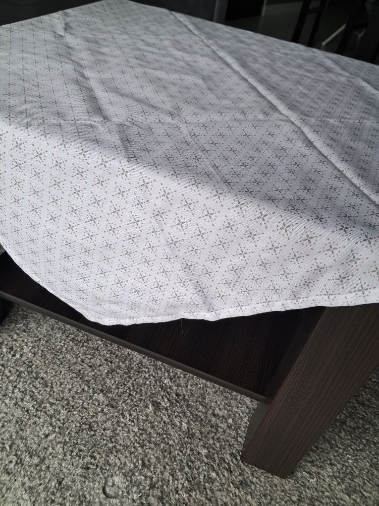 Obrus 90x90 we wzorki